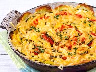 Рецепта Зеленчуков огретен от варени картофи, чушки, патладжани, тиквички, домати и кашкавал на фурна